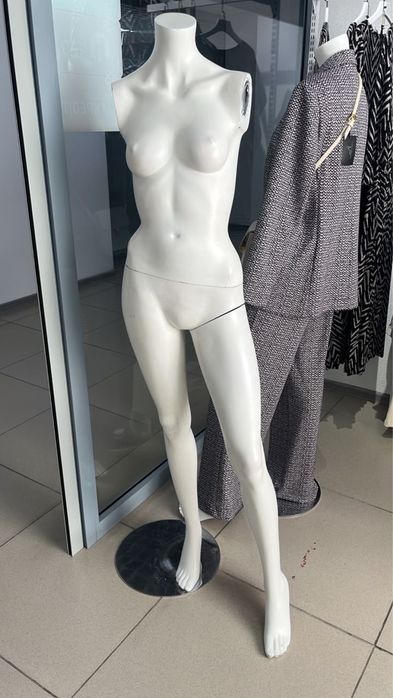 Продам манекены женские