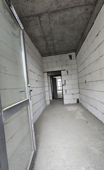 Karvon Shopping tomonda 1 xonali korobka sotiladi