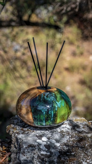 Аромадиффузоры из натурального дерева и эпоксидной смолы BioSy