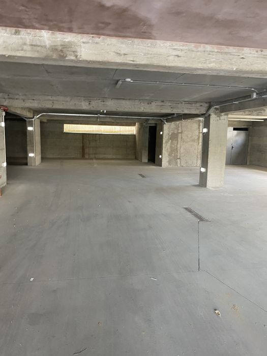 De Vanzare Apartament  2Cam cu Garaj Bloc 2025 pret 150.000€
