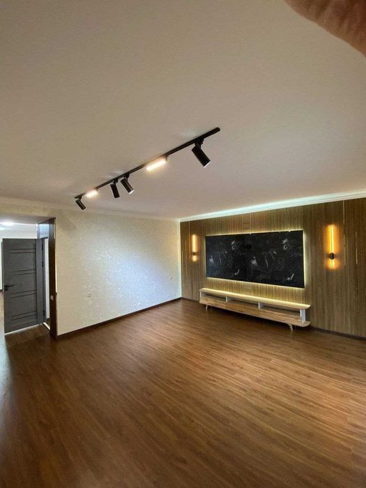 Дормон 2,5соток 1этаж 6хона сотилади N078