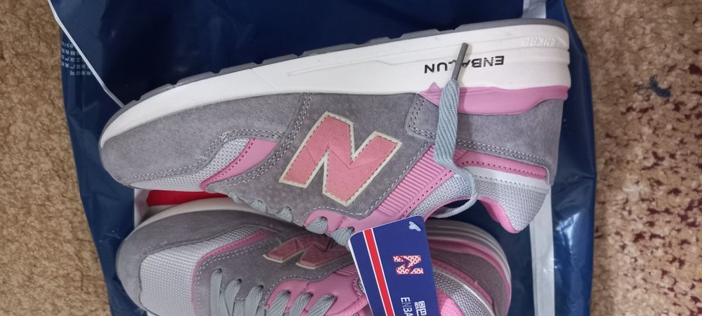 Продам кроссовки новые