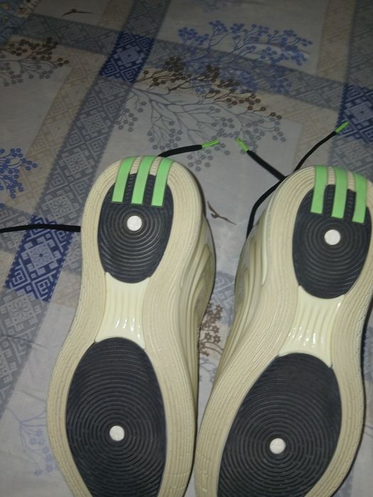 Продаю баскетбольные кроссовки