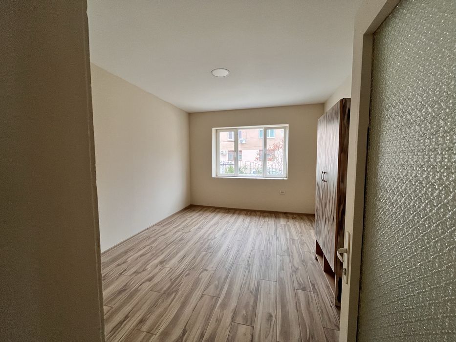 Продава се Офис в Добрич, Център - 1169 кв.м за 514 €/кв.м - Снимка #11