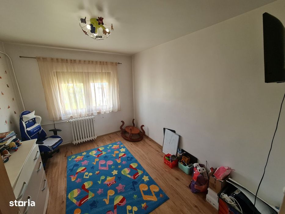 Vand apartament 5 camere Micalaca Str Abrud,2b.Decomandat,Spatios100mp