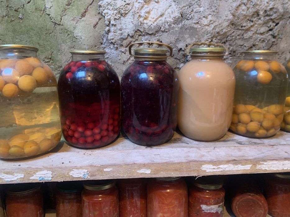 Домашные соленье компот