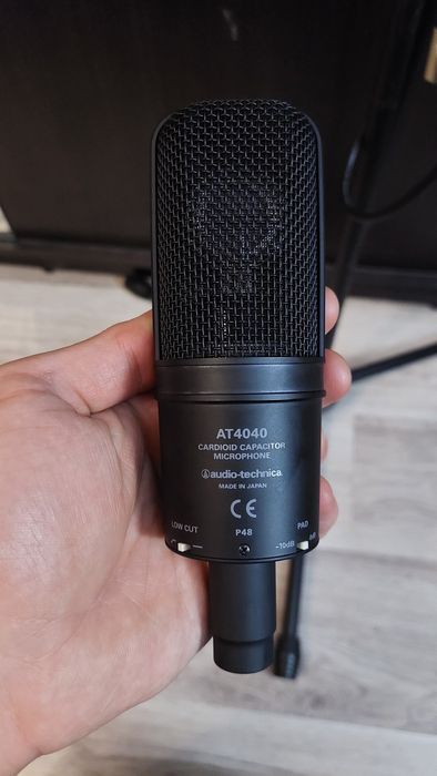 Microfon Audio-Technica AT4040 cu pop filter si stativ
