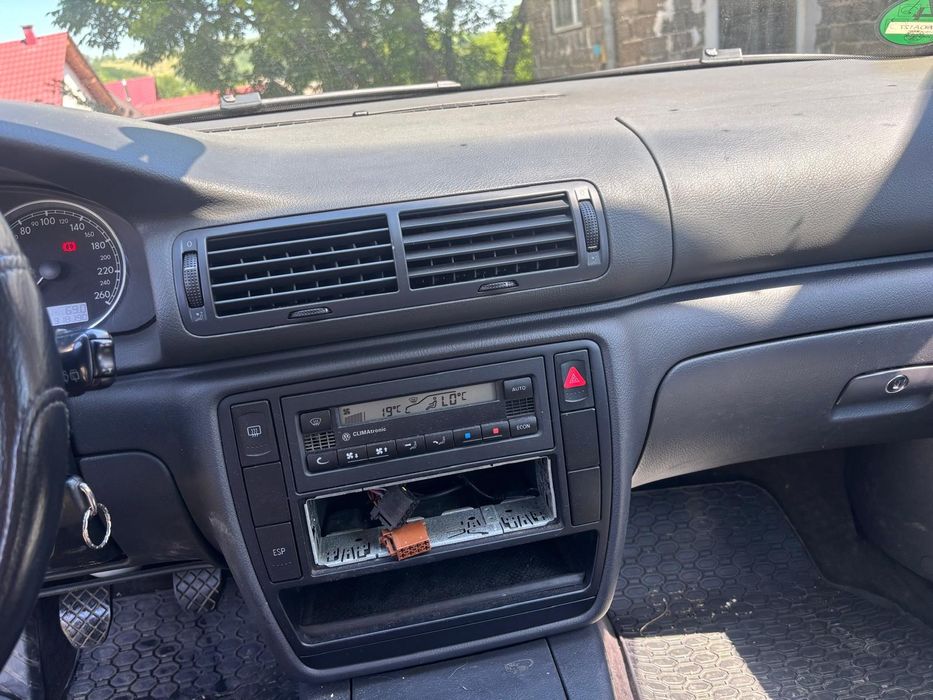 Vând Volkswagen Passat break
