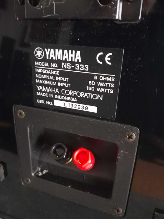 YAMAHA NS-333 Piano Black boxe Hi-Fi de raft compacte