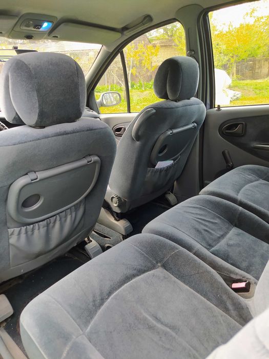 лек автомобил Renault Megan Scenic