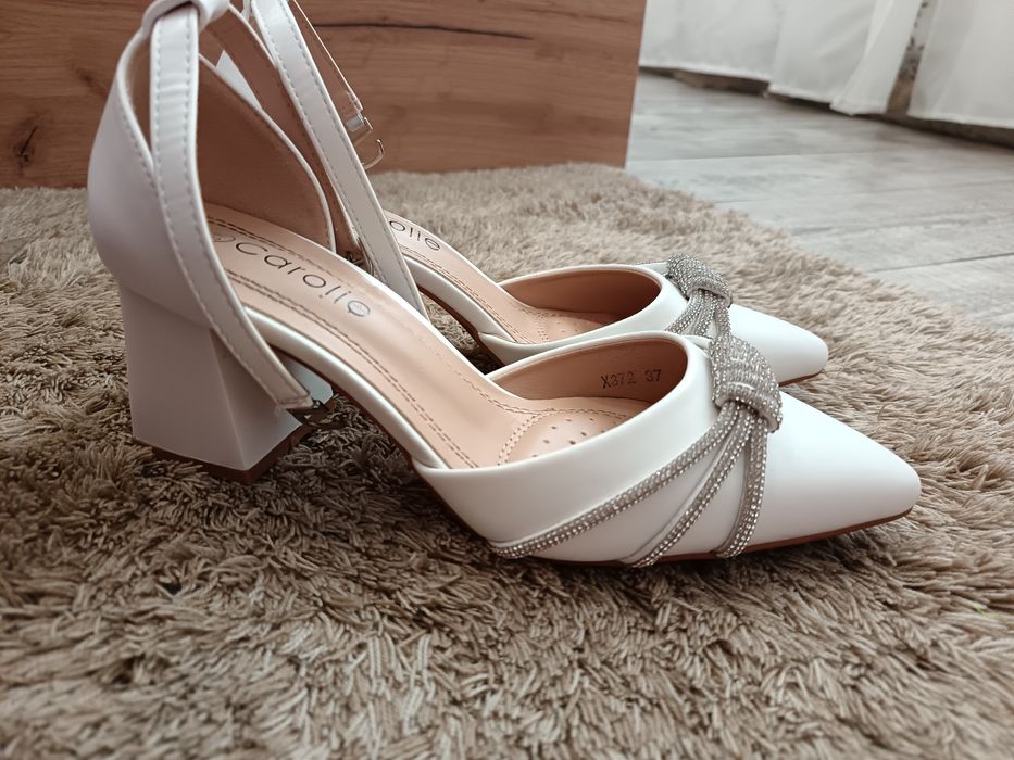 Pantofii de mireasă