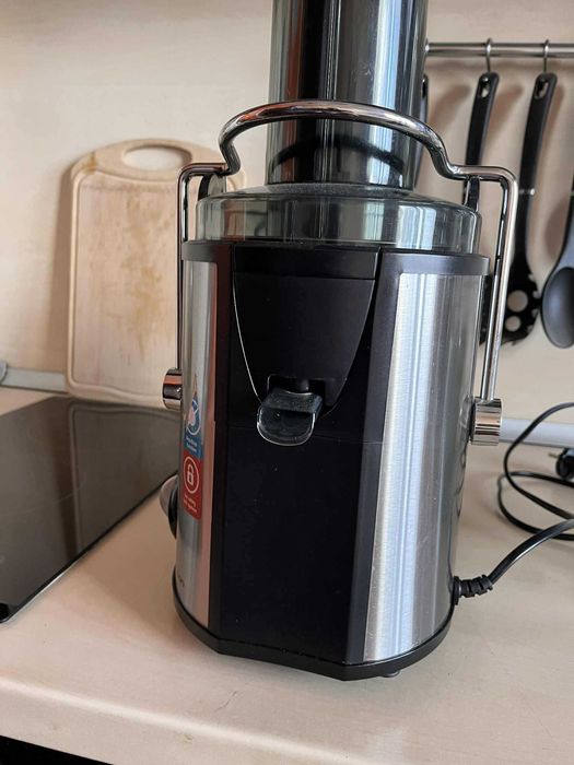 Продавам сокоизстисквачка Rohnson R-435 (800W)