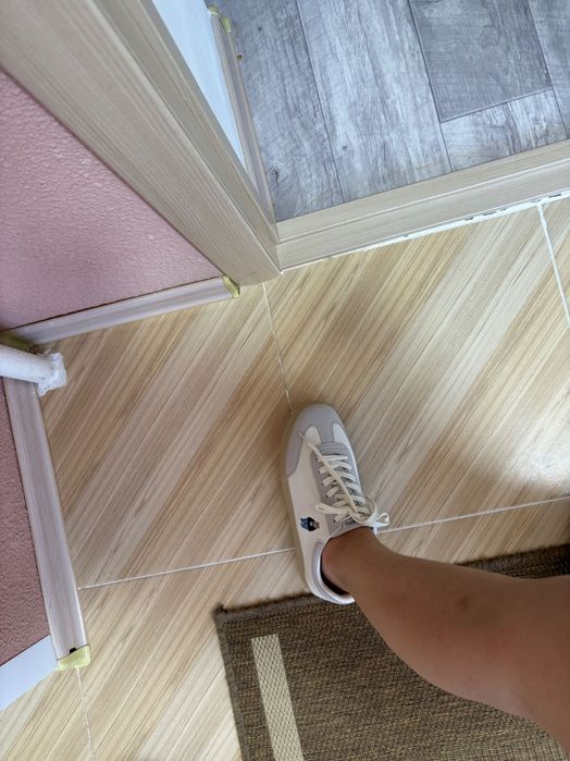 Оригинал кроссовка Who.A.U