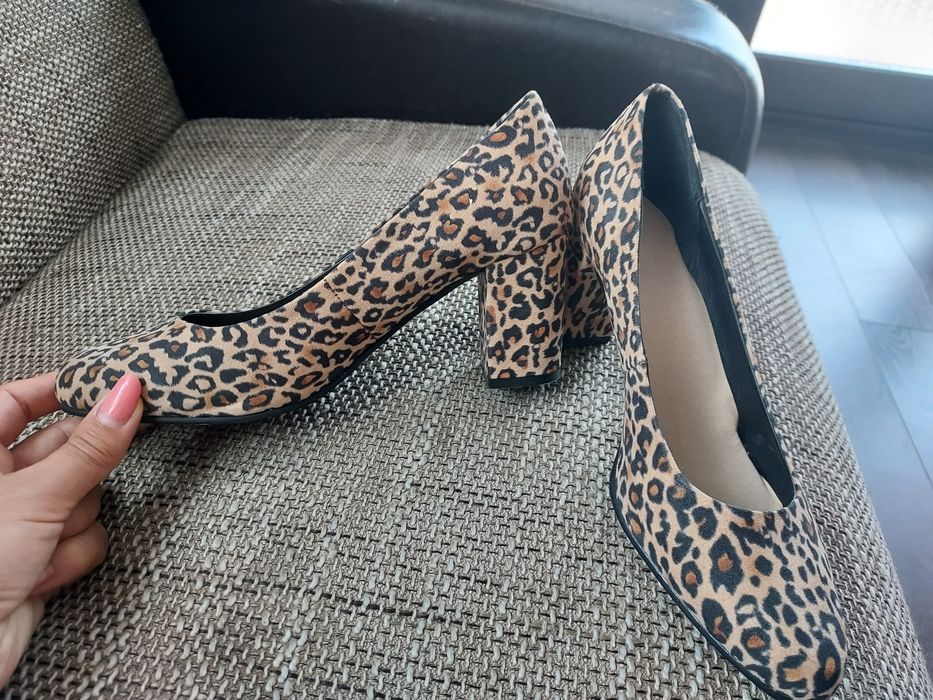 Pantofi eleganți animal print