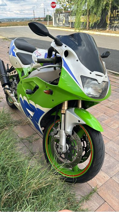 Dezmembrez kawasaki zxr 400