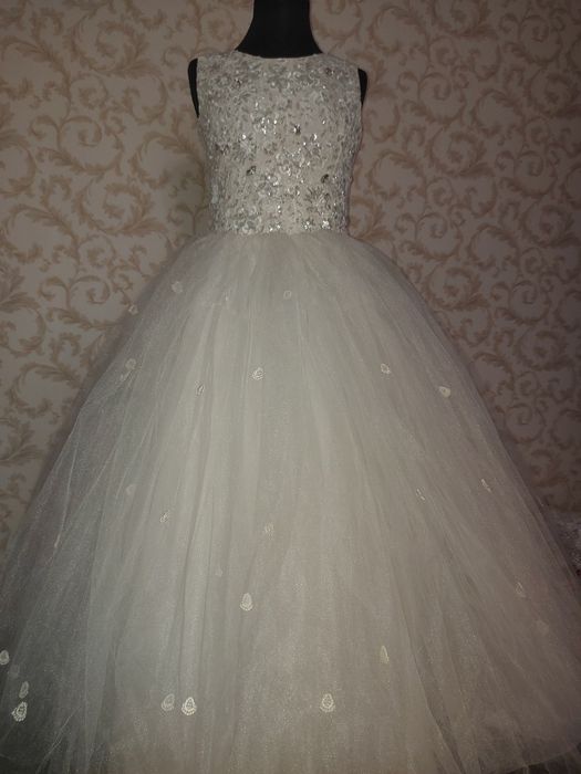 Продам бальные платья от 5 до 11 лет