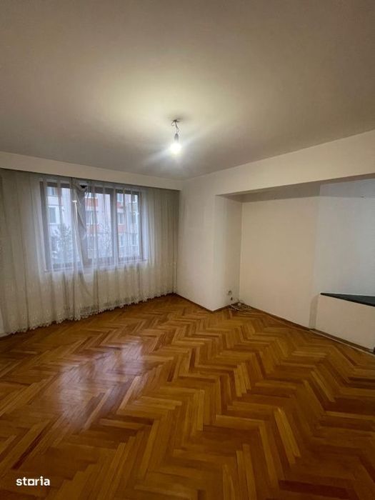 Apartament 4 camere, 100 mp utili, 2 bai, etaj 2 – zona Centrala