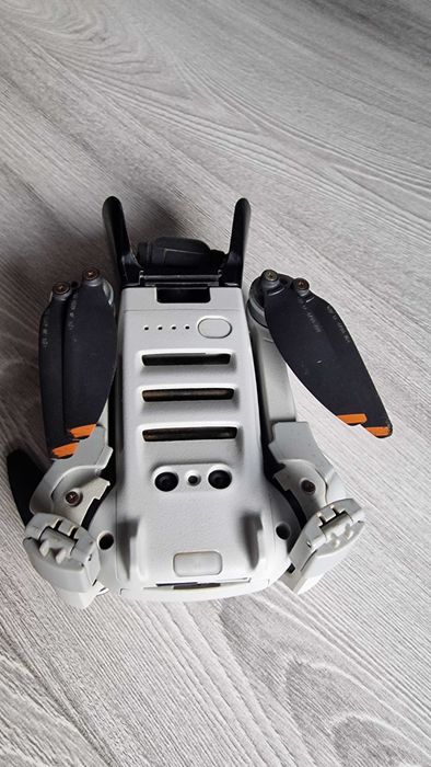 Drona DJI Mini 2,  + telecomandă DJI RC-N1 + 2 baterii + accesorii, 4K