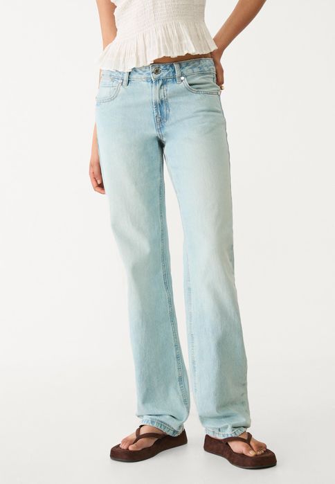 Дамски дънки Stradivarius в baby blue - нови с етикет!