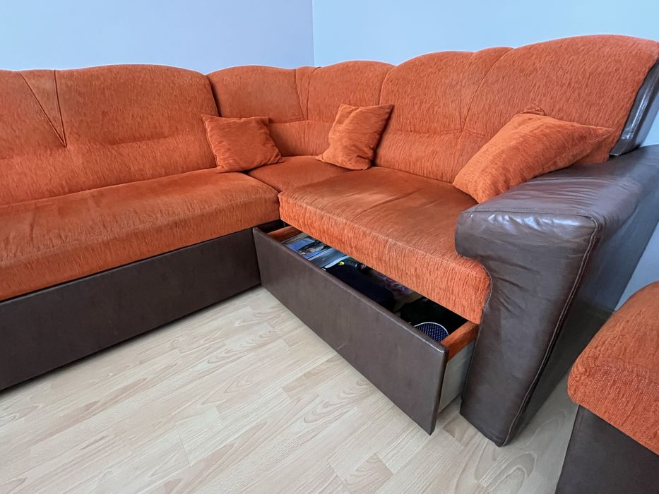 ПРОДАВАМ Холна гарнитура с ЛЕЖАНКА, функция СЪН + 2 табуретки