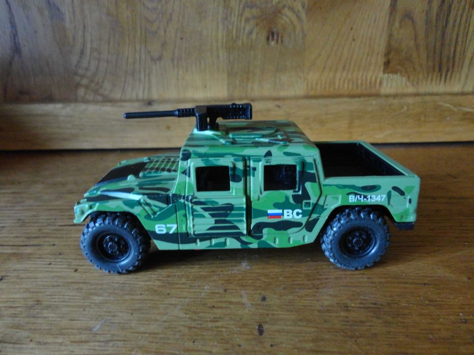 Военный джип Хамви (моделька)