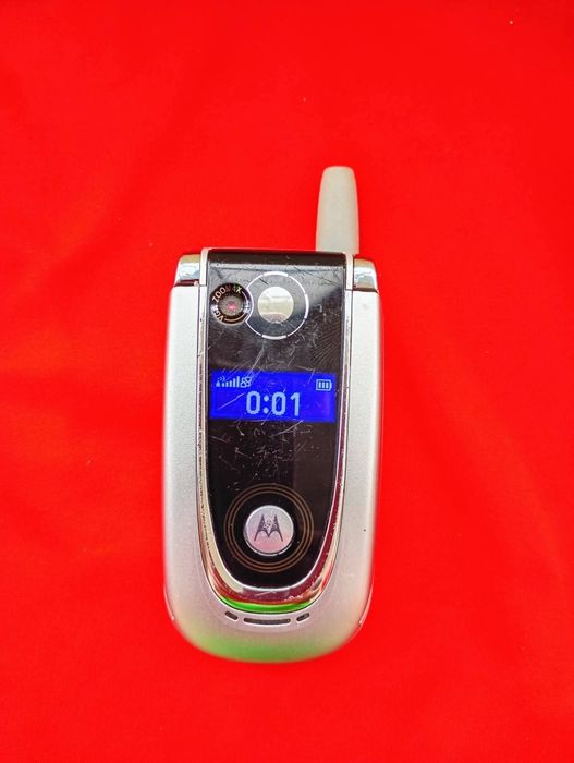 Motorola v600 ( decodat, baterie foarte buna)