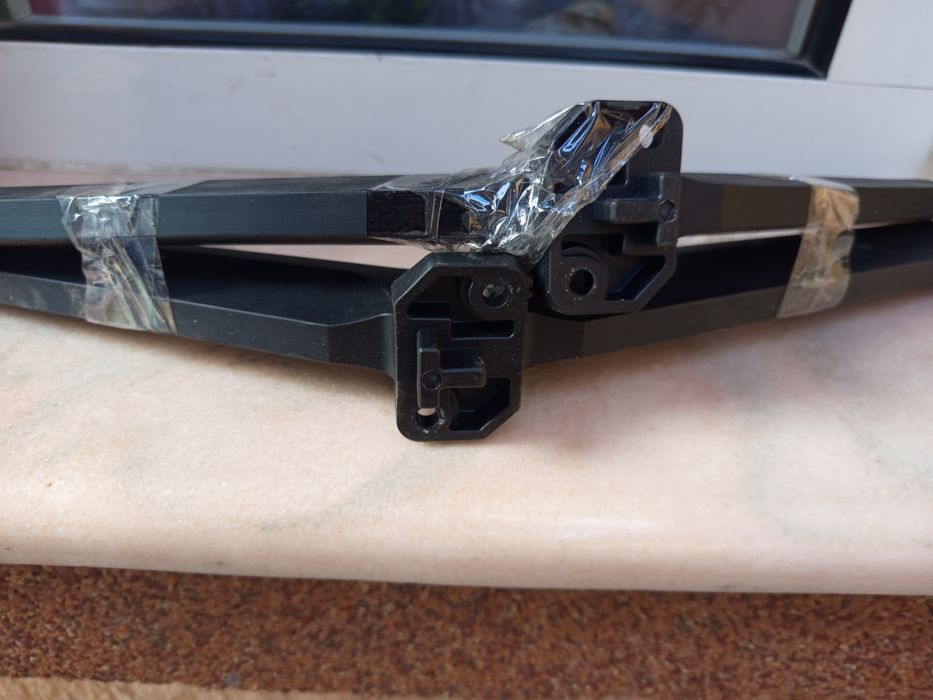 Vând suporți de televizor