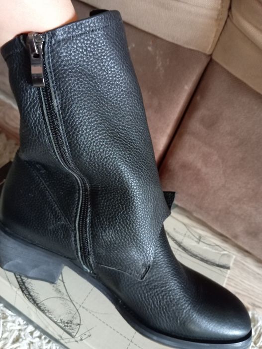 Продаю женские ботиночки