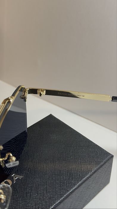 Слънчеви очила Prada