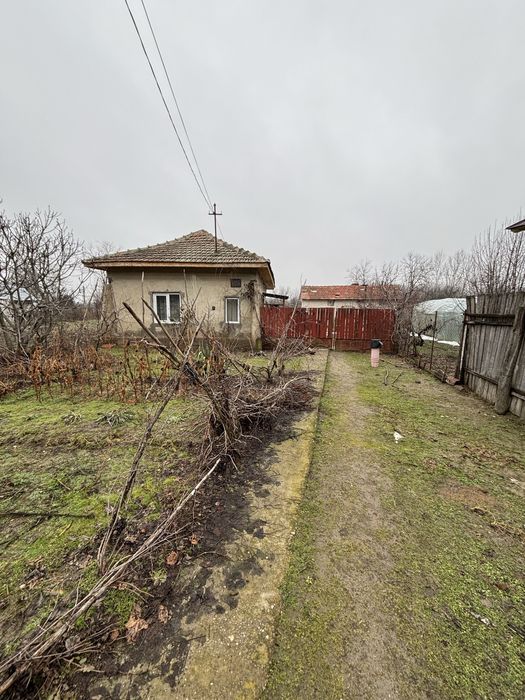 Teren cu casă și anexe gospodărești