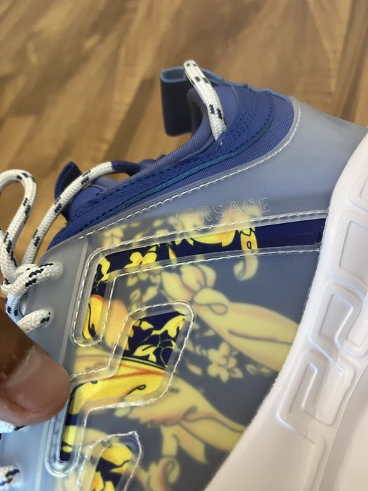 Versace chain reaction baron