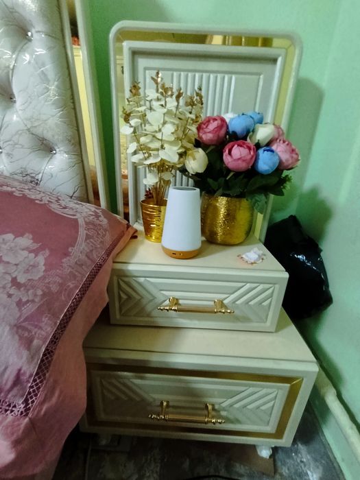 Spalniy garnitur sotiladi