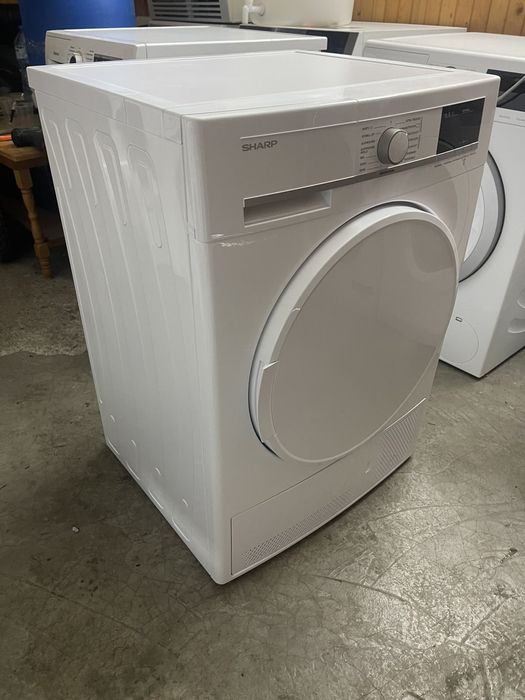 Сушилня SHARP, 8 кг. Неразличима от нова!
Кондензационна - събира вода
