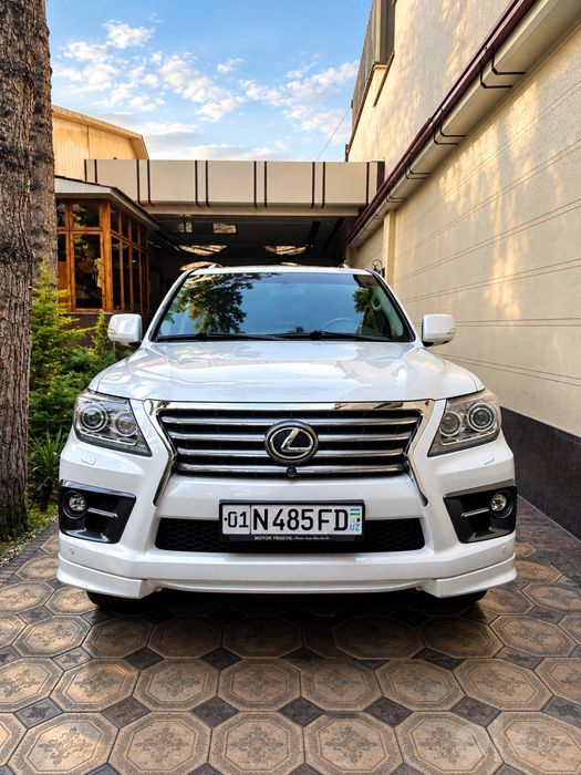 Lexus LX 570 Wite.
