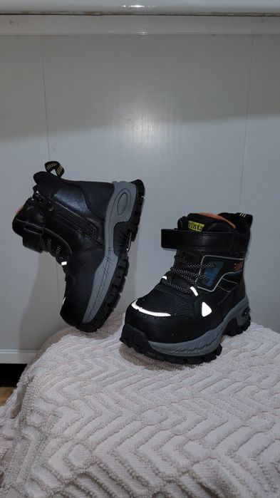 Продам НОВЫЕ детские ботинки