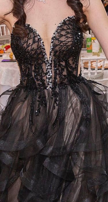 Бална рокля носена само няколко часа в перфектно състояние