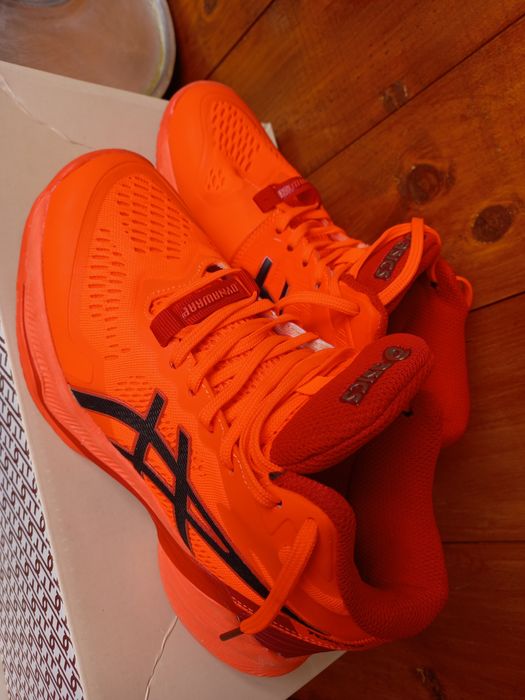 Кроссовки почти новые