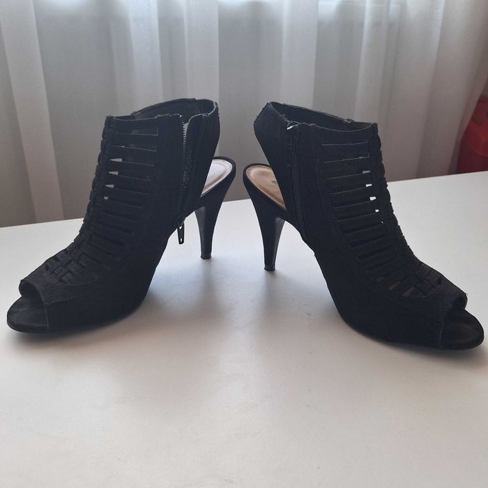 Sandale cu toc elegante, mărime 37