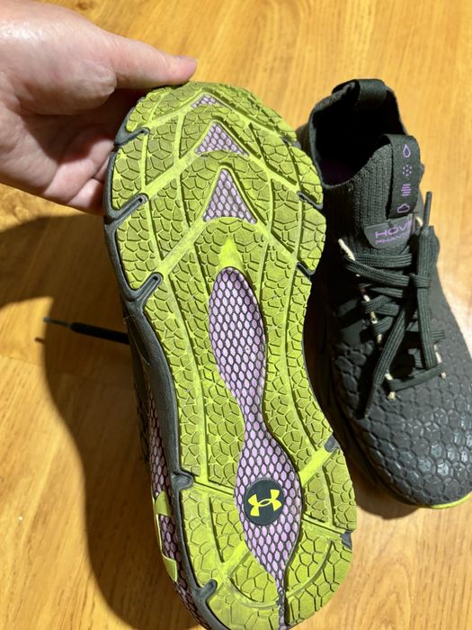 Беговые кроссовки Under Armour, 38 размер