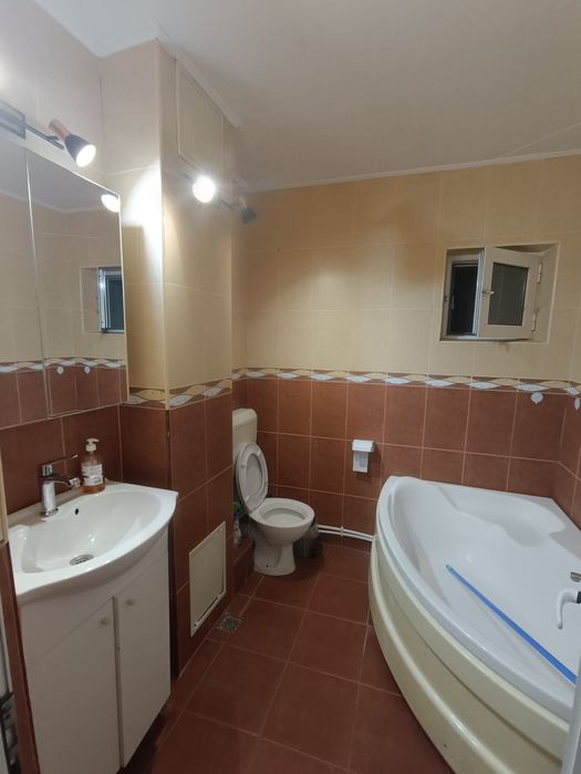 Inchiriez apartament 3 camere