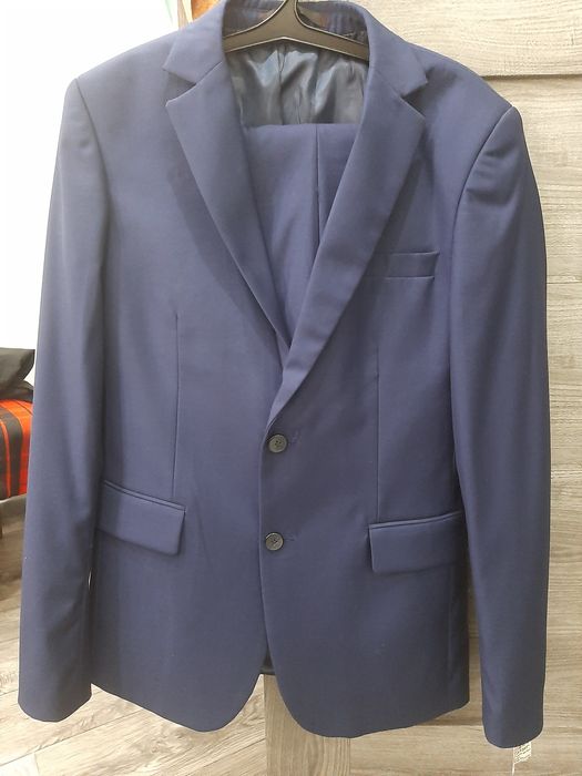 Продам школьную форму для мальчика.