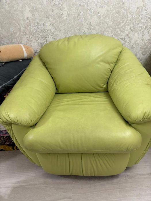 Продам диван с креслом