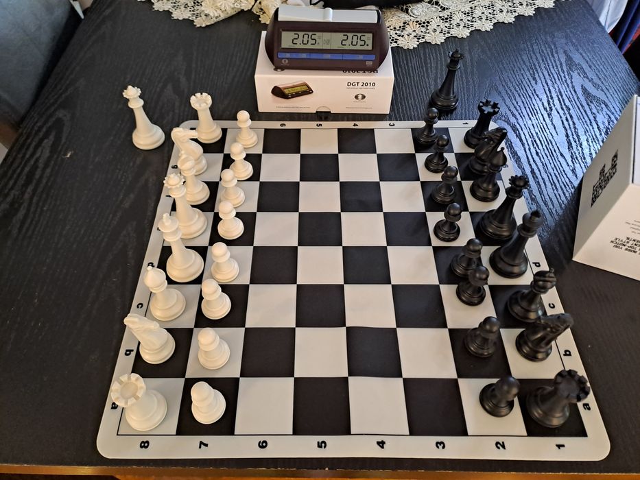 Set complet de șah (Tablă + Piese + Ceas)