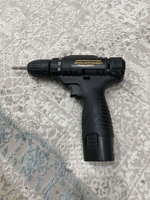 Шуруповерт новый