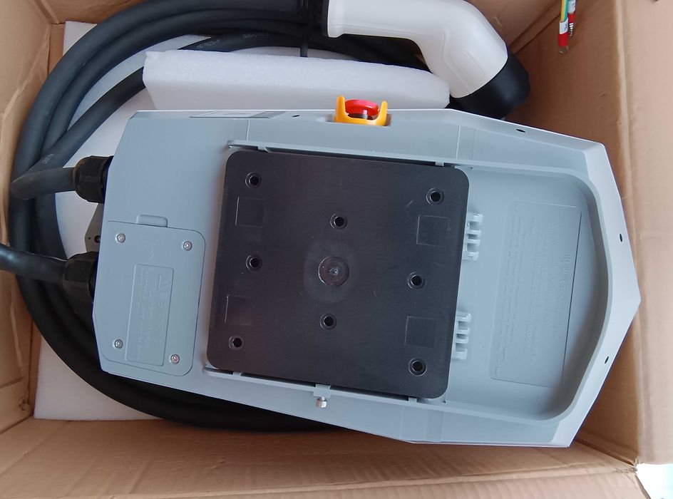 Зарядна Станция за Електромобил с WiFi, 22 kW, Тип 2, за Стенен Монтаж
