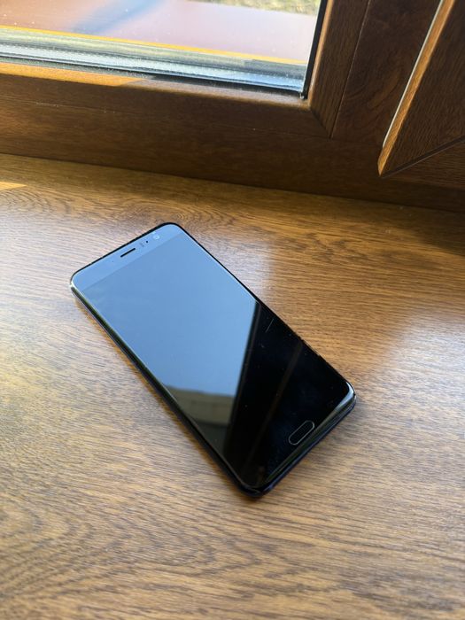 Продам смартфон HTC U11 64GB