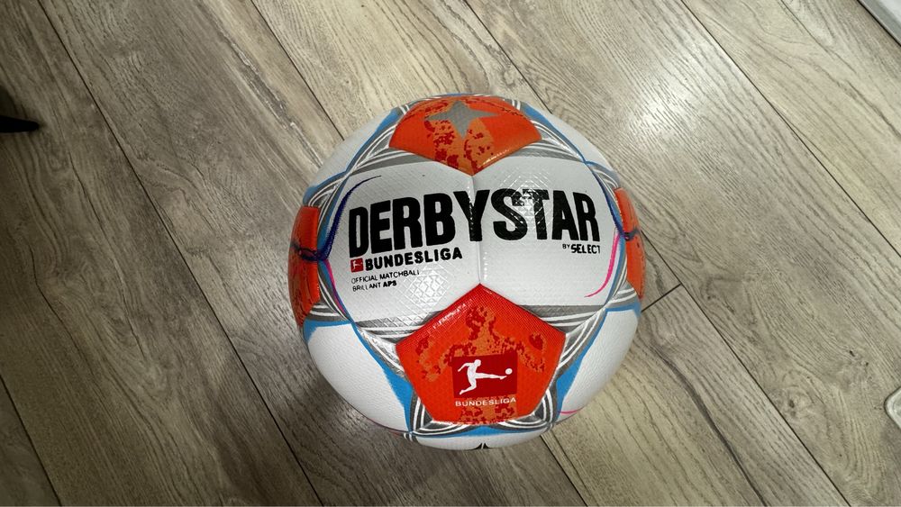 профессиональный футбольный мяч Derbystar !!!