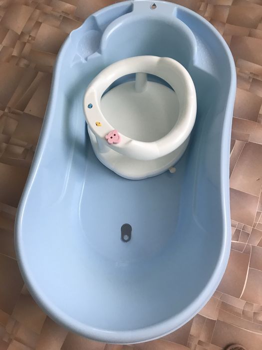 Продается детский стол и стулья