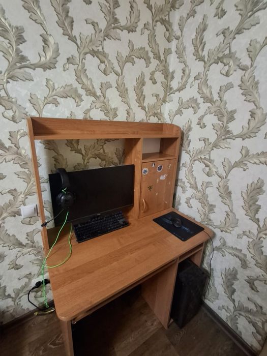 Продам компьютерный стол