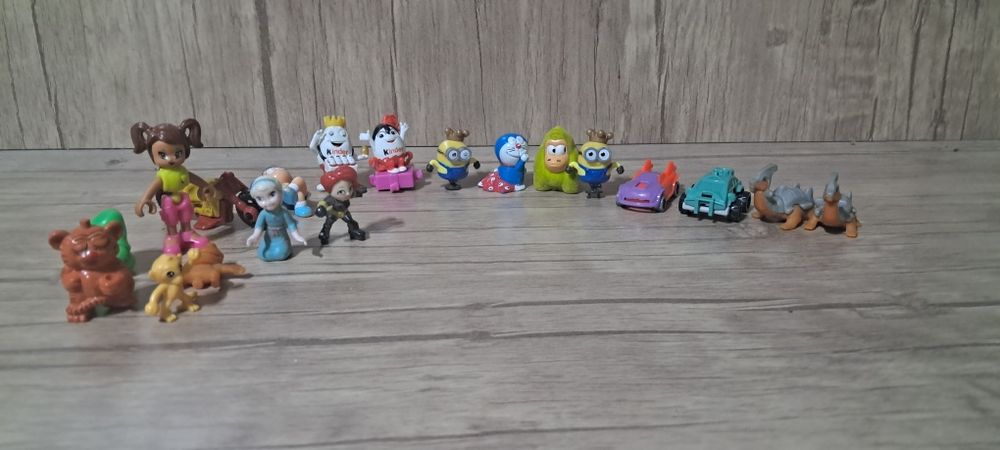 Продается старые игрушки от киндер сюрприз 90 годов и итд